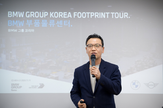 정상천 BMW 그룹 코리아 애프터세일즈 총괄 본부장이 BMW 안성 부품물류센터에 대해 소개하고 있다. BMW 그룹 코리아 제공